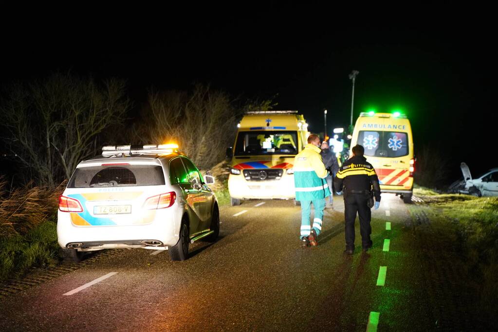 Flinke schade door botsing tussen bestelbus en personenauto