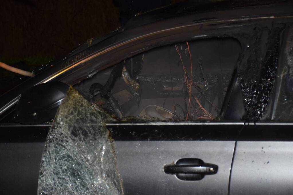 Flinke schade aan personenauto door brand