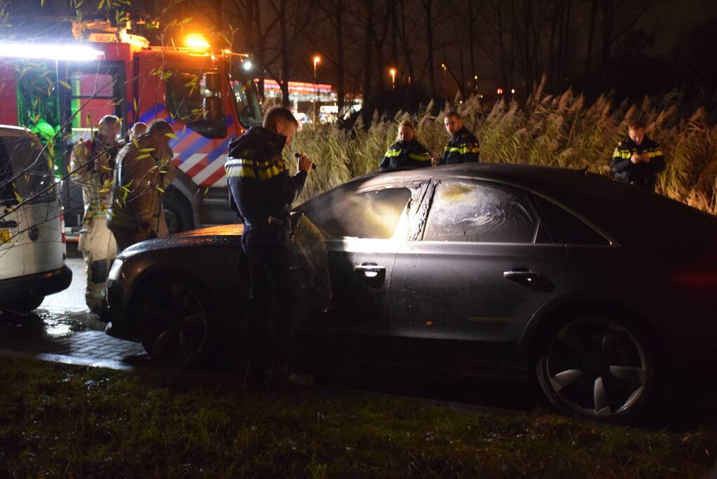 Flinke schade aan personenauto door brand