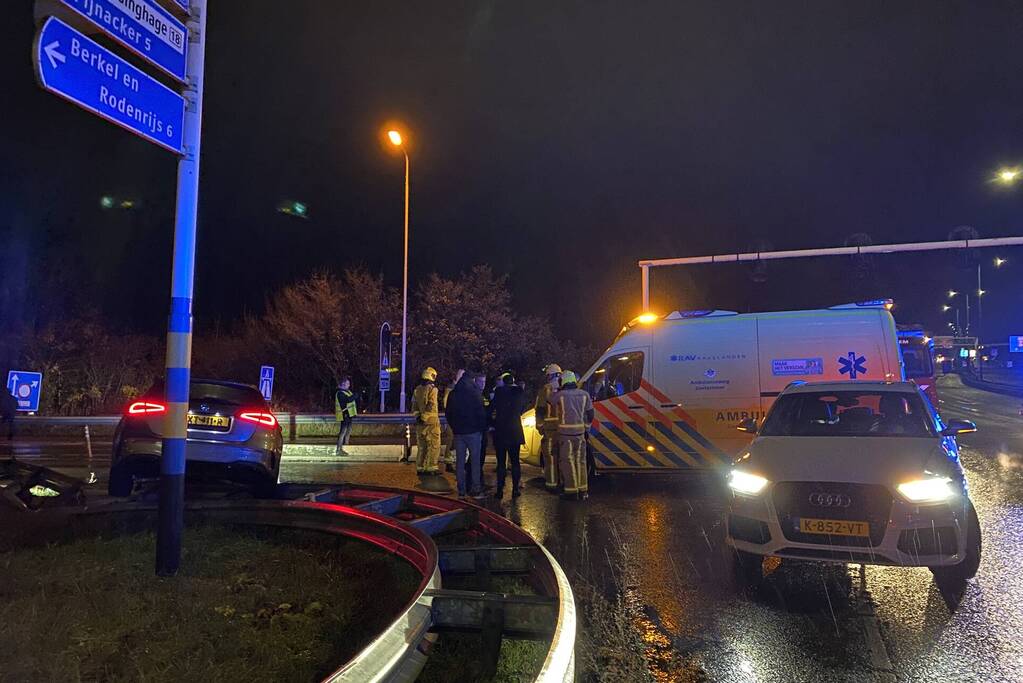 Automobilist eindigt op de vangrail