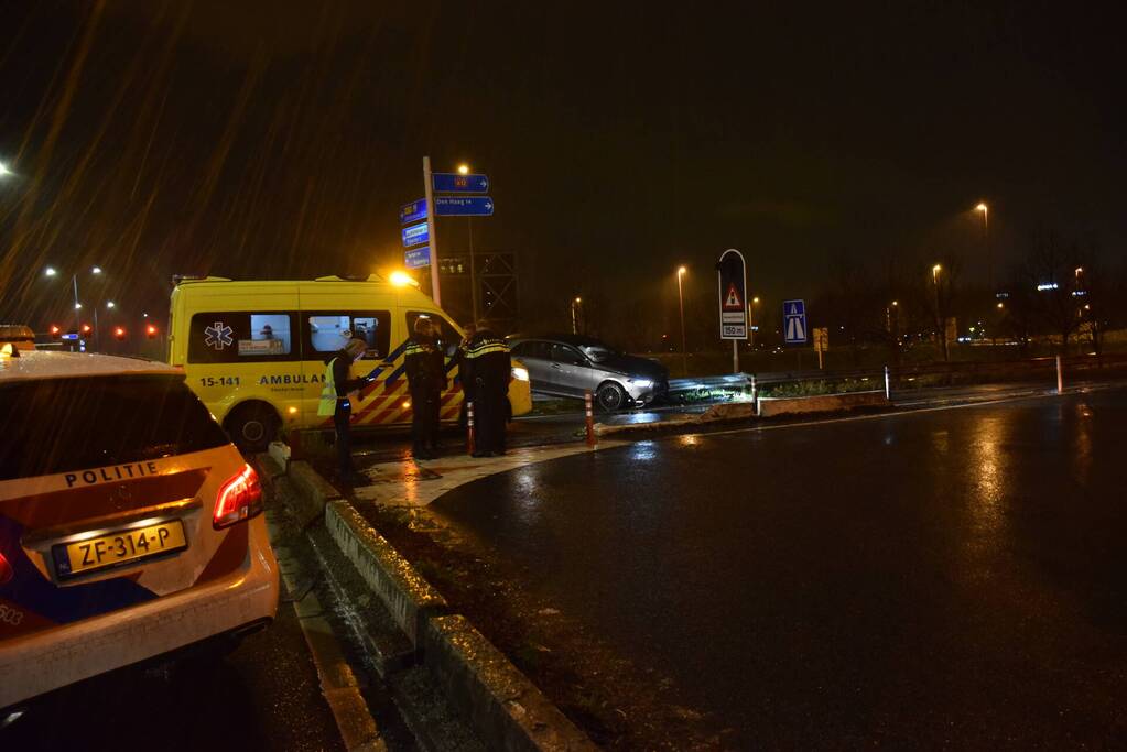 Automobilist eindigt op de vangrail