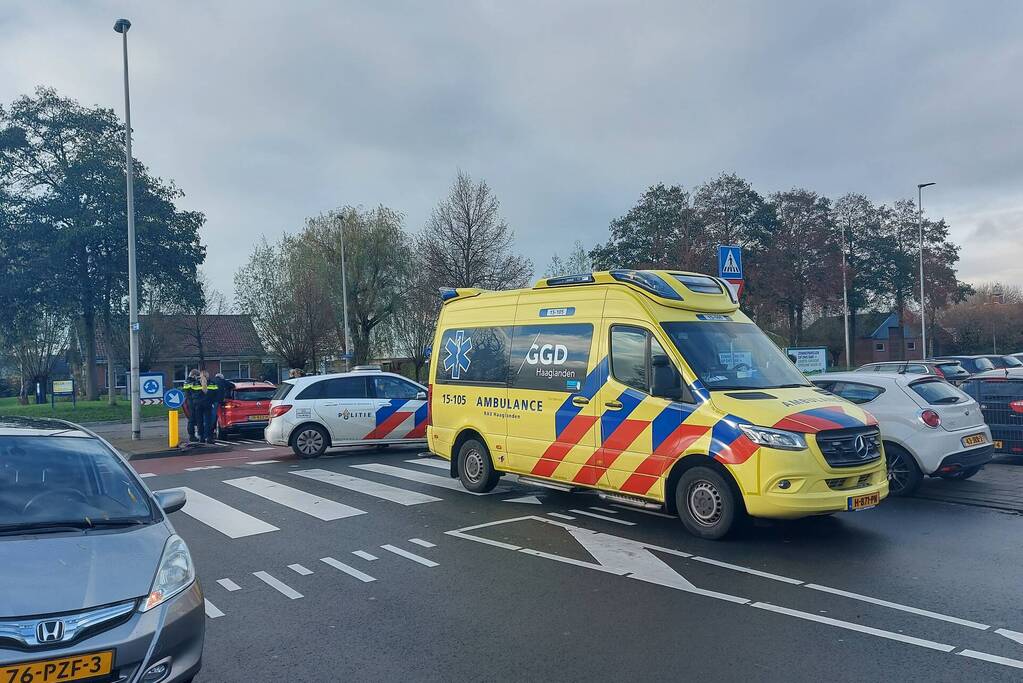 Fietser gewond bij botsing met auto