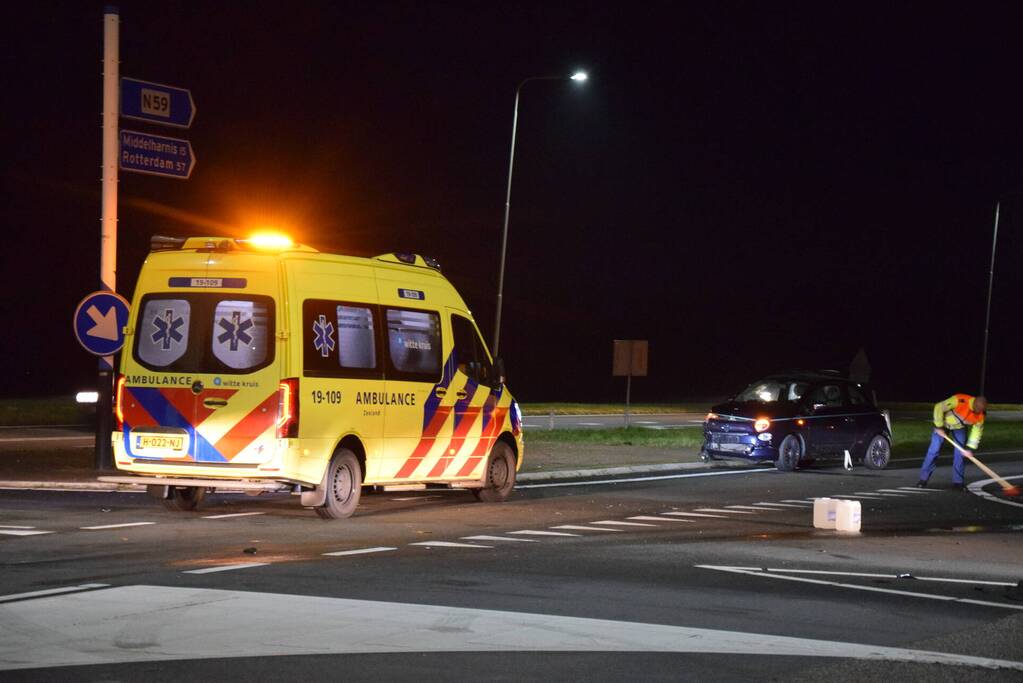 Twee gewonden bij frontale aanrijding