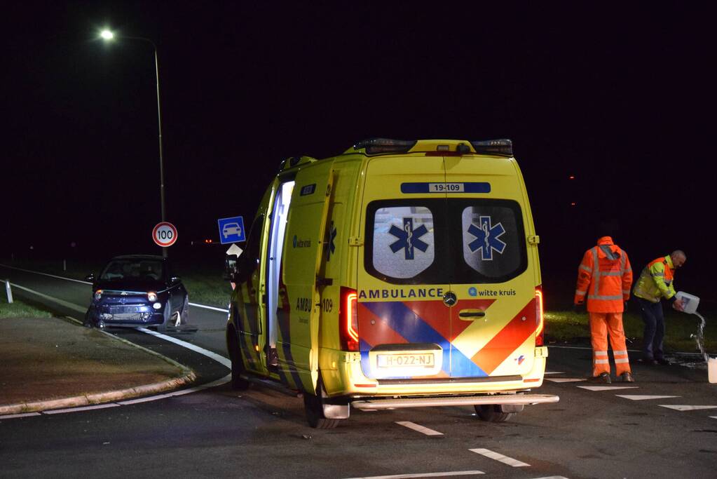 Twee gewonden bij frontale aanrijding