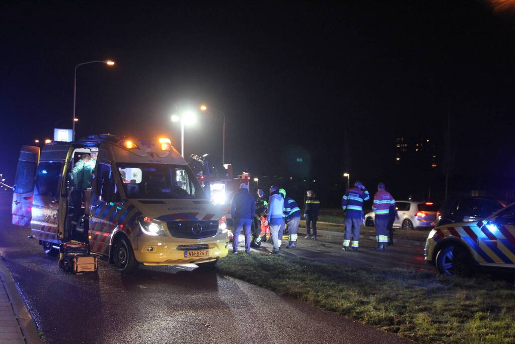 Personenauto belandt ondersteboven, 29-jarige automobilist overleden