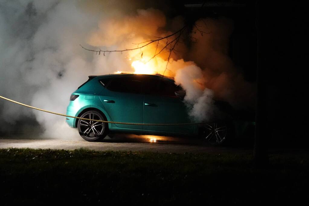 Autobrand in de wijk Korte Akkeren