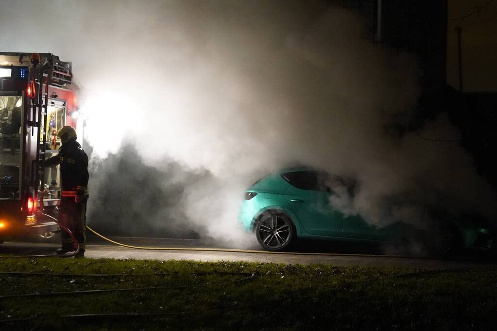 Autobrand in de wijk Korte Akkeren