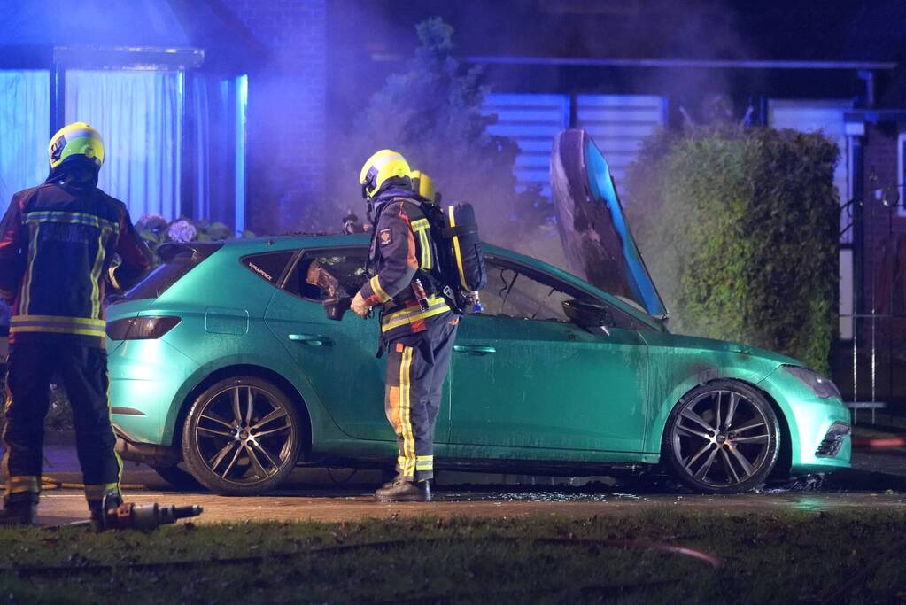 Autobrand in de wijk Korte Akkeren