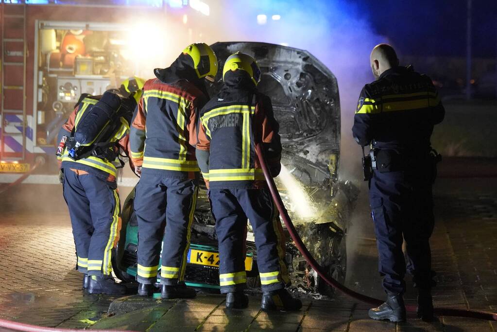 Autobrand in de wijk Korte Akkeren