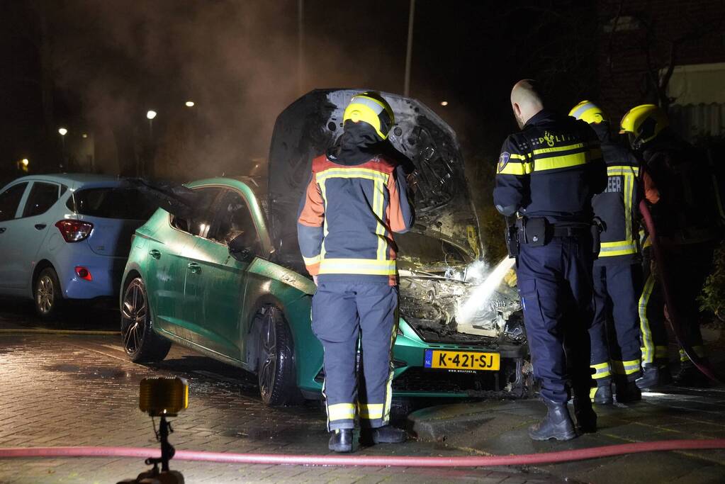 Autobrand in de wijk Korte Akkeren