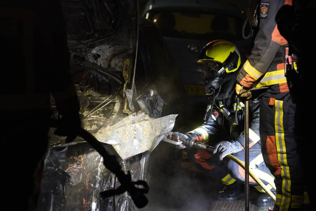 Autobrand in de wijk Korte Akkeren