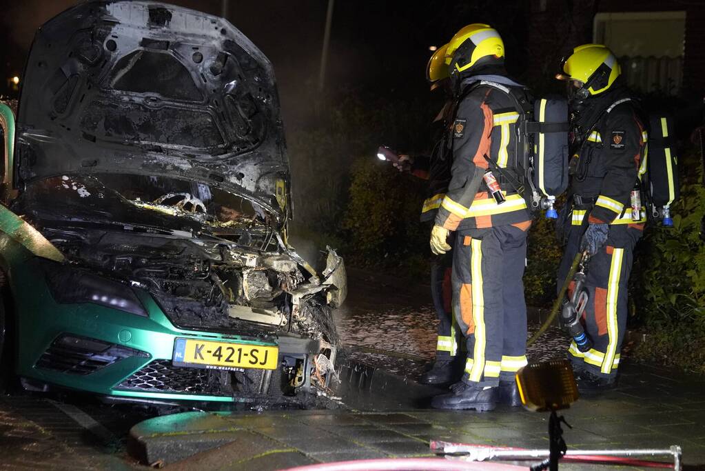 Autobrand in de wijk Korte Akkeren