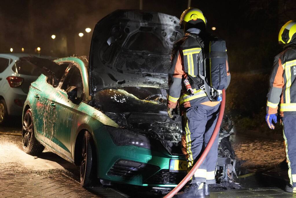 Autobrand in de wijk Korte Akkeren