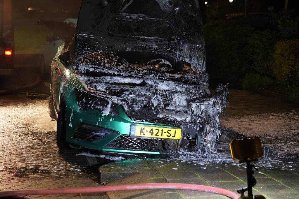 Autobrand in de wijk Korte Akkeren