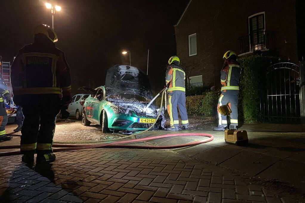 Autobrand in de wijk Korte Akkeren