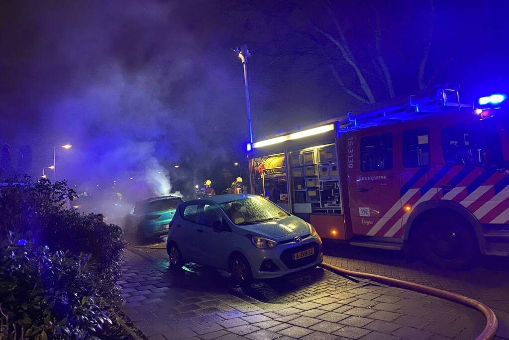 Autobrand in de wijk Korte Akkeren