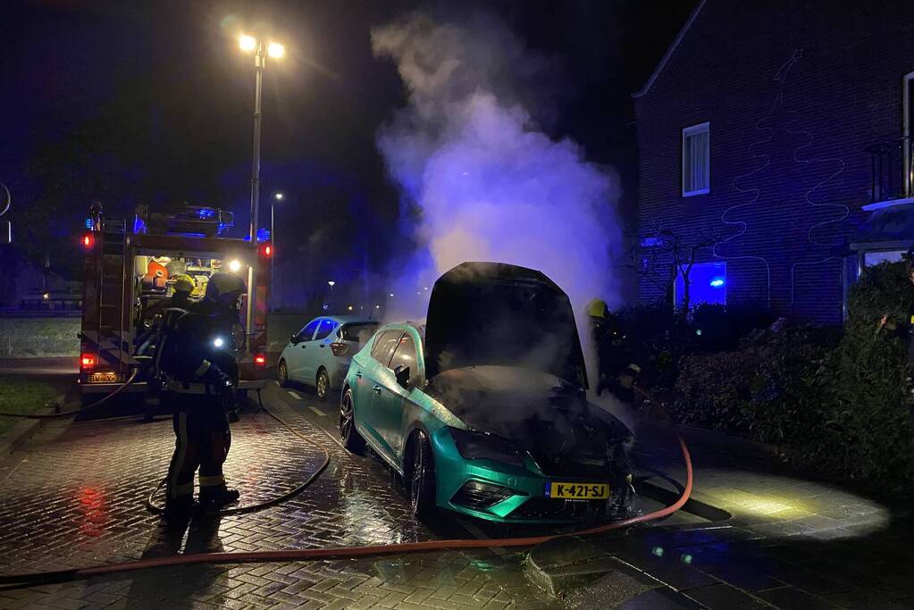 Autobrand in de wijk Korte Akkeren