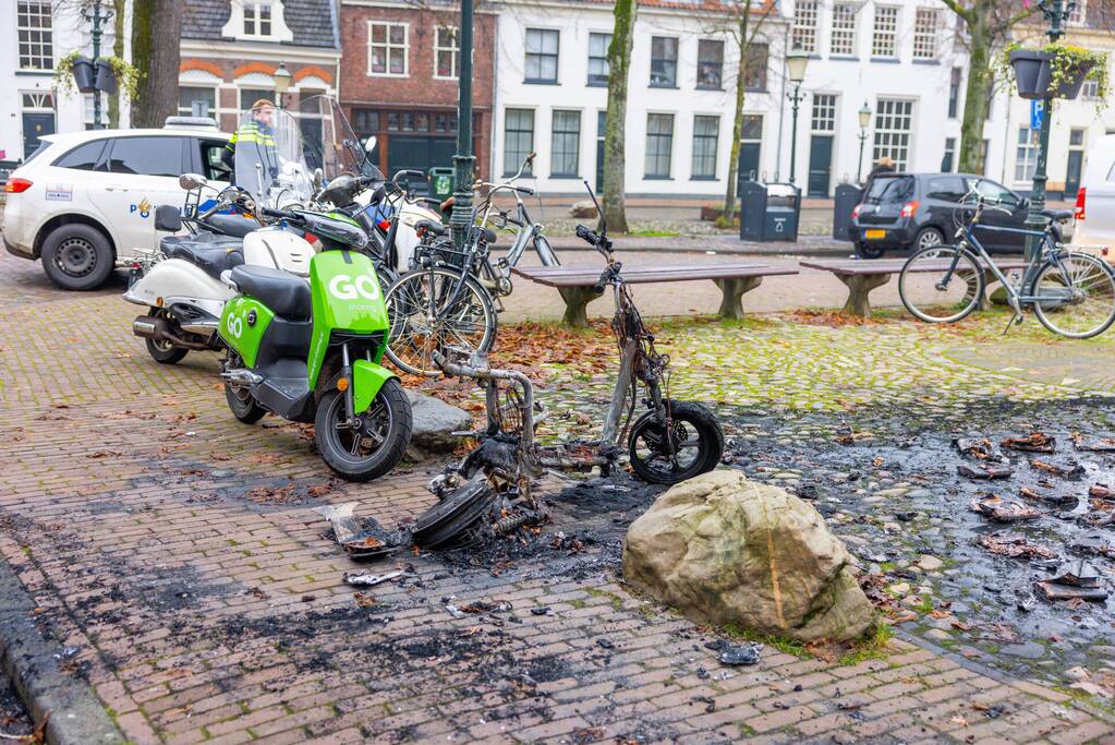 Meerdere voertuigen beschadigd door brand