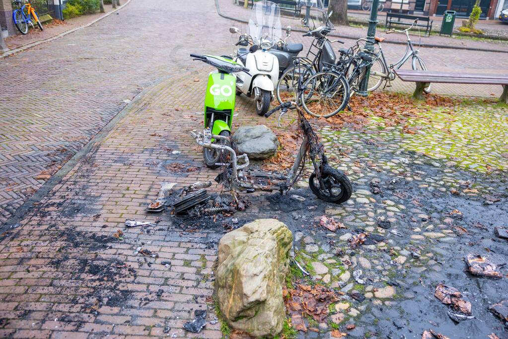 Meerdere voertuigen beschadigd door brand
