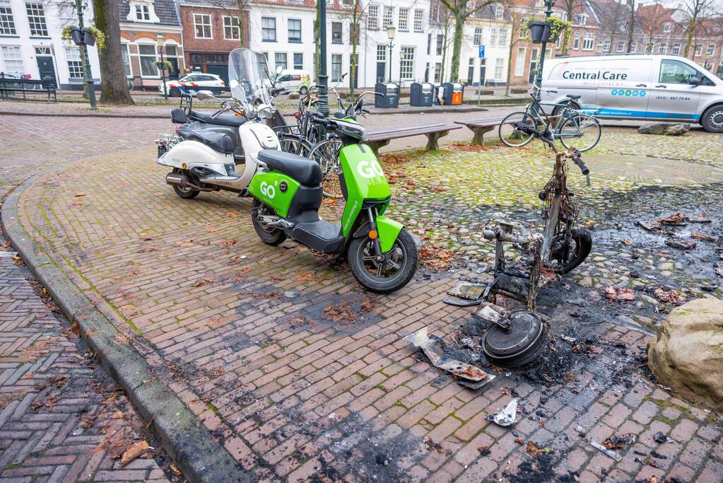 Meerdere voertuigen beschadigd door brand