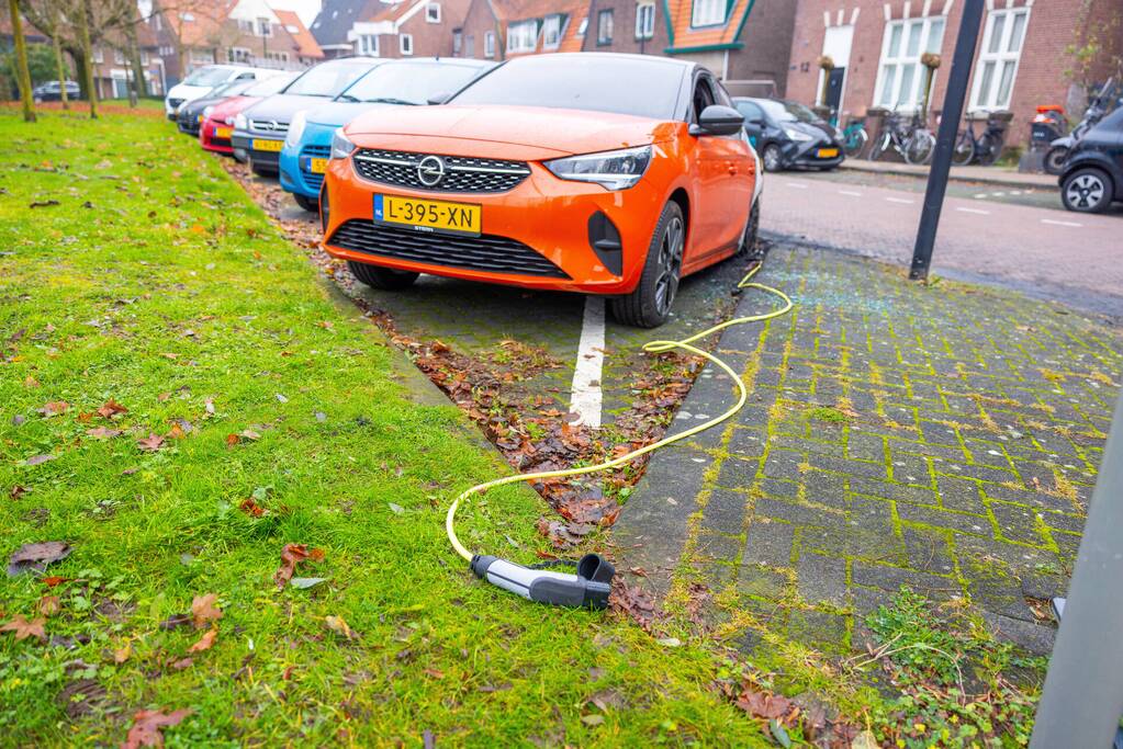 Meerdere voertuigen beschadigd door brand