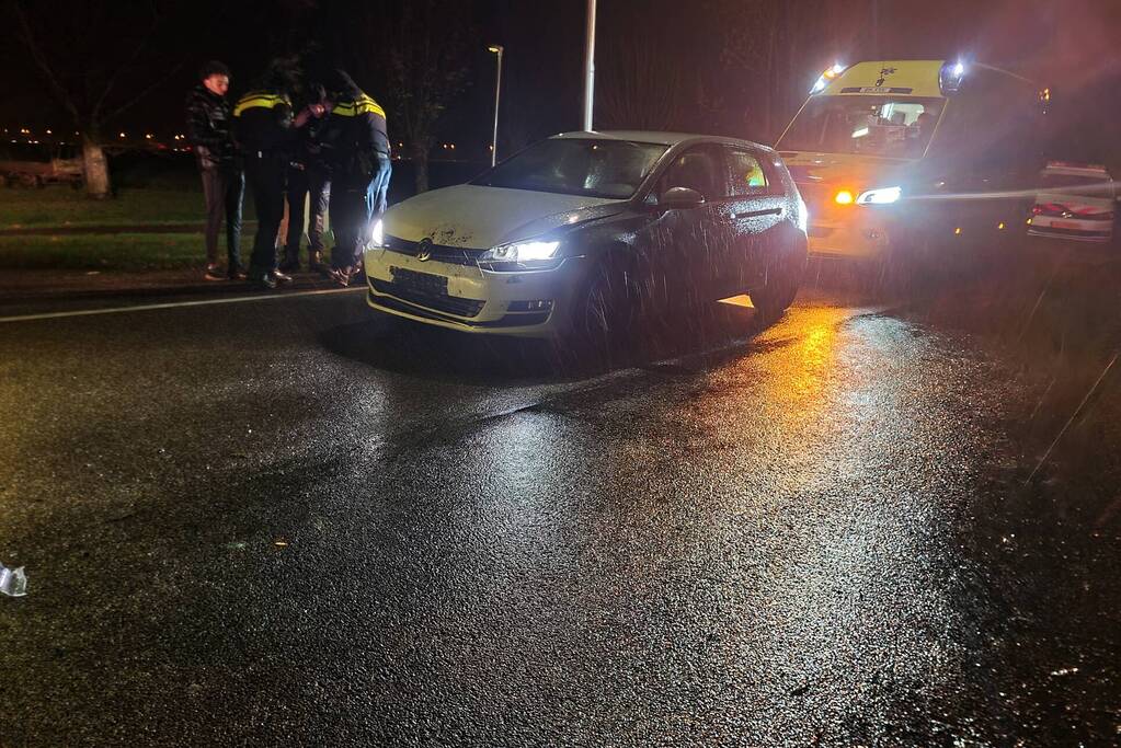 Schade na botsing tussen auto en bestelbus