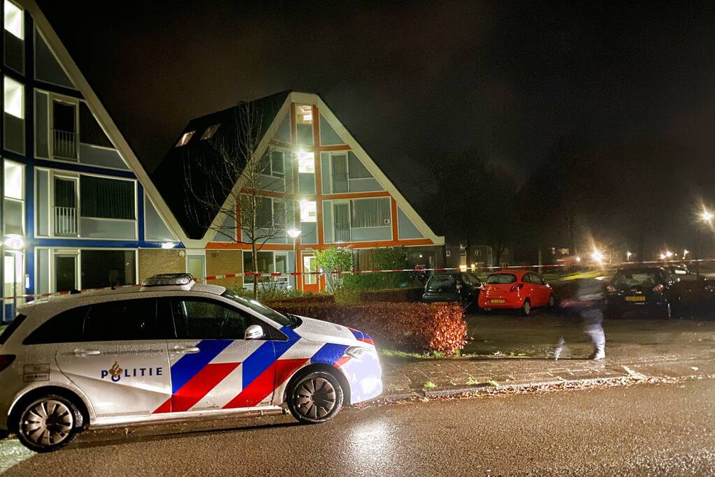 Politie doet onderzoek naar kogelgaten in woning