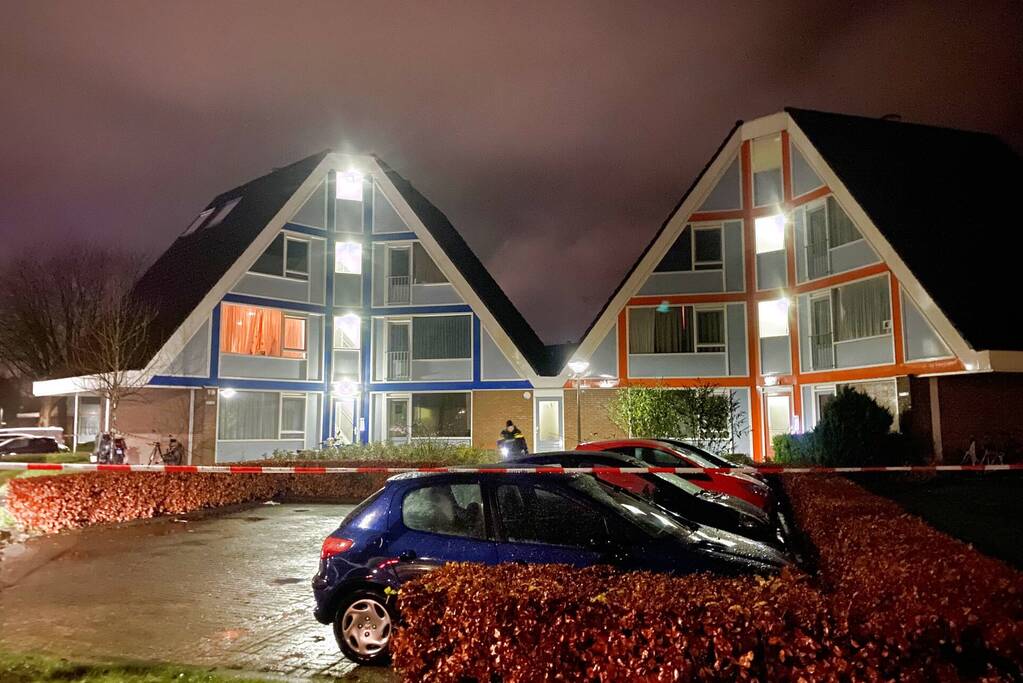 Politie doet onderzoek naar kogelgaten in woning