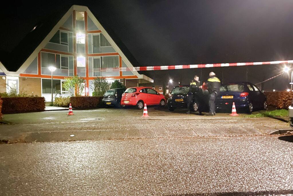 Politie doet onderzoek naar kogelgaten in woning