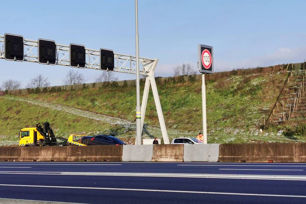 Twee voertuigen betrokken bij botsing op snelweg