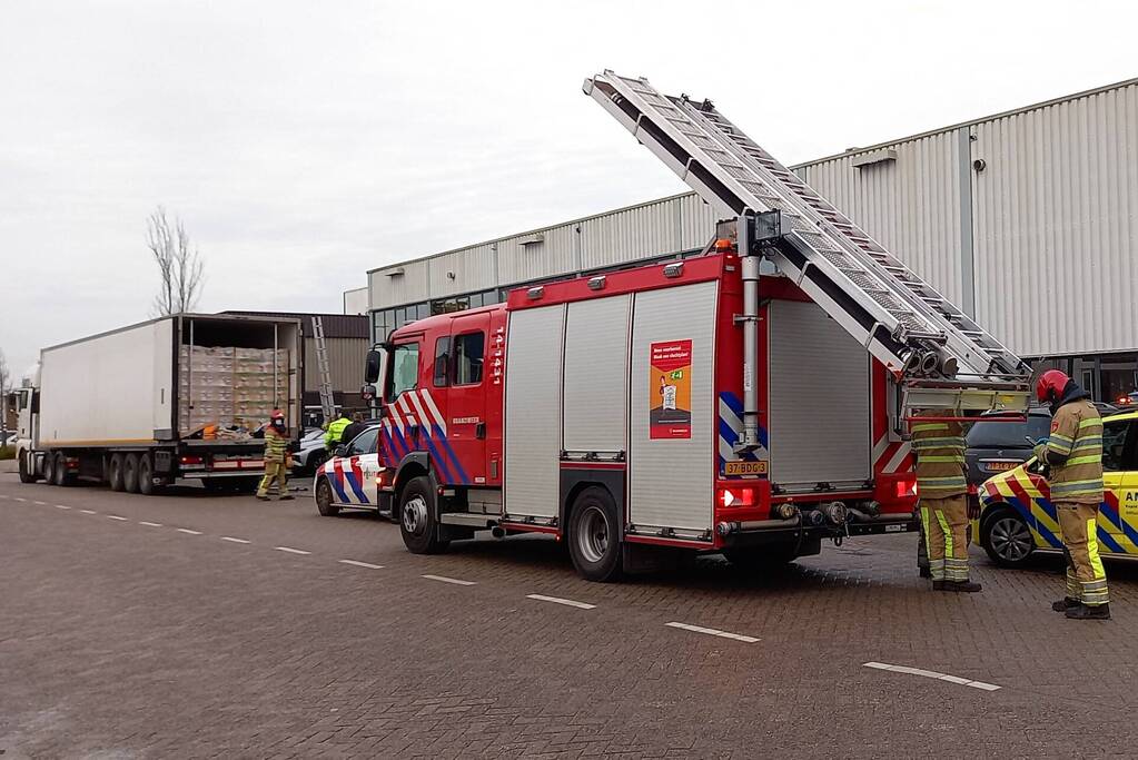 Vijf personen aangetroffen in vrachtwagen