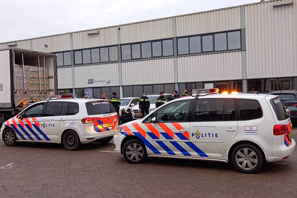 Vijf personen aangetroffen in vrachtwagen