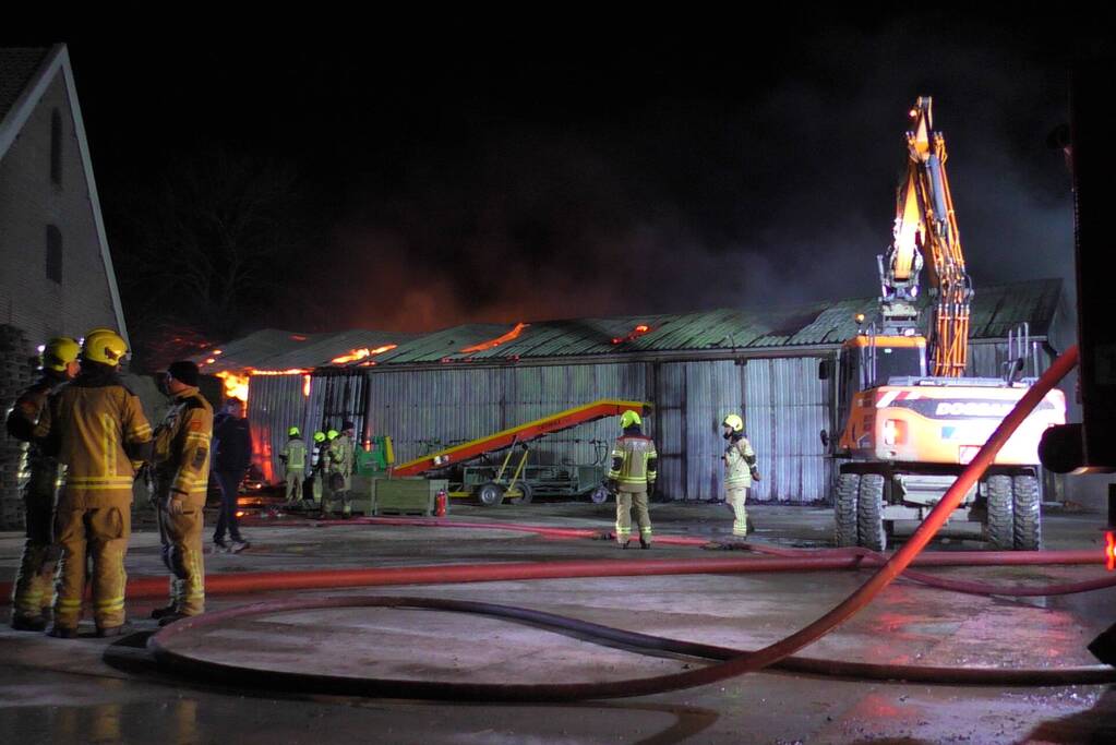 Uitslaande brand in landbouwschuur