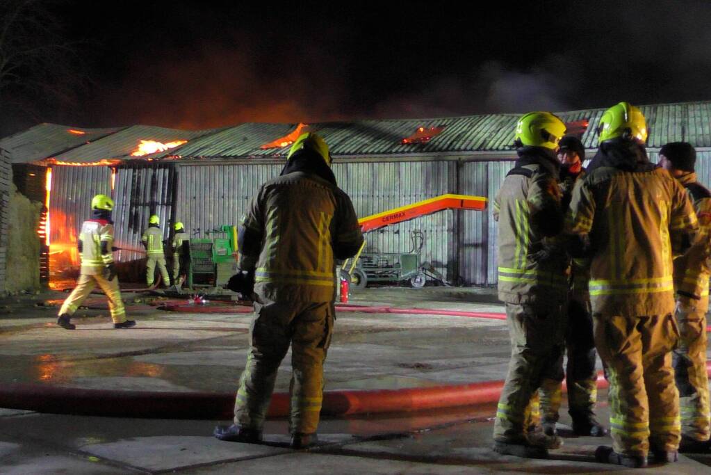 Uitslaande brand in landbouwschuur