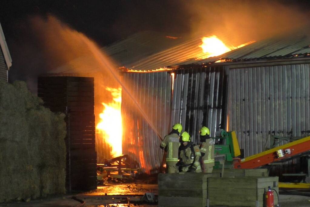 Uitslaande brand in landbouwschuur