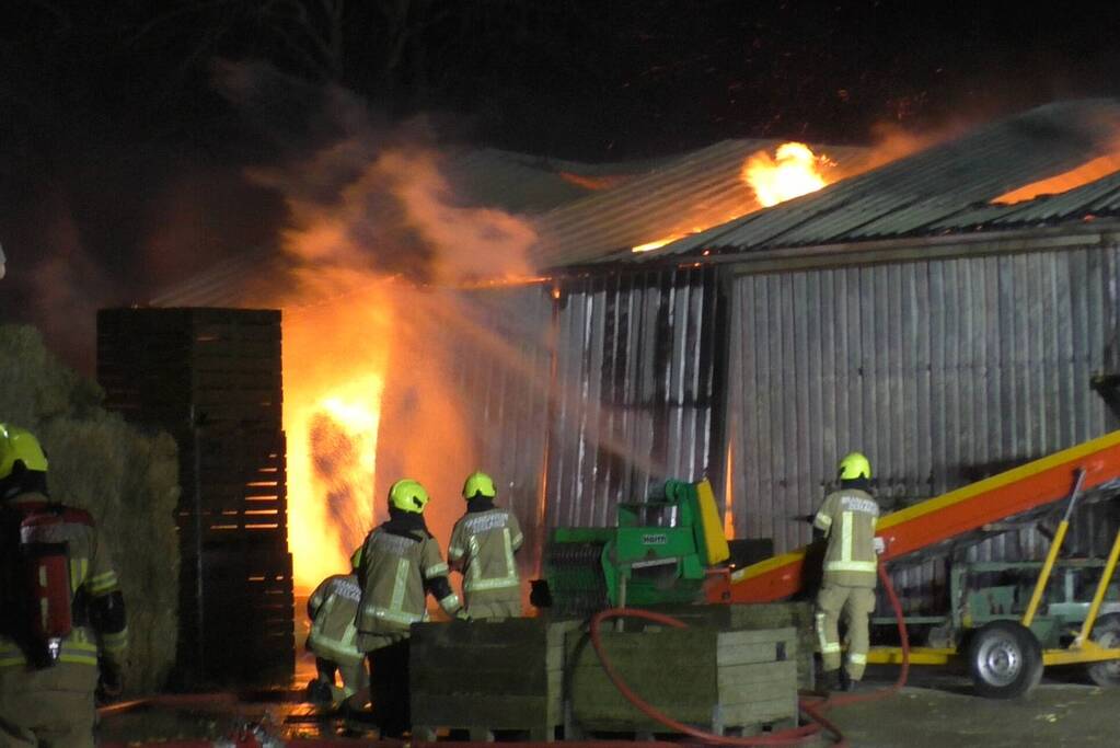 Uitslaande brand in landbouwschuur