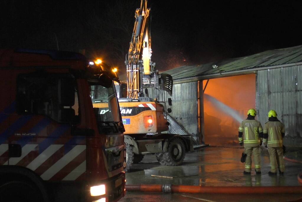 Uitslaande brand in landbouwschuur