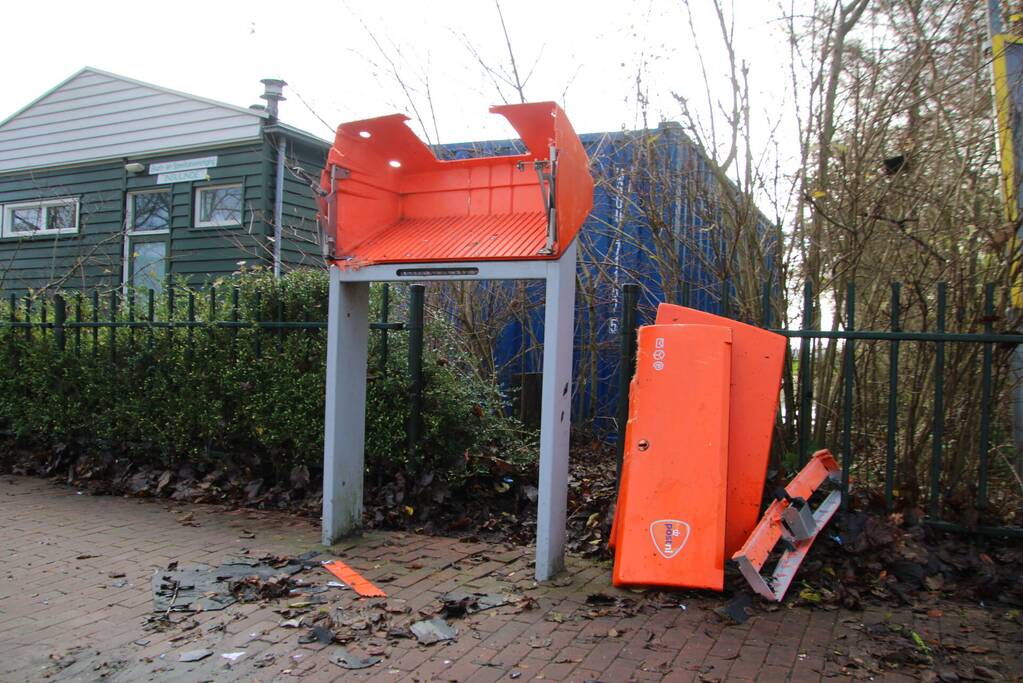 Brievenbus PostNL opgeblazen met vuurwerk