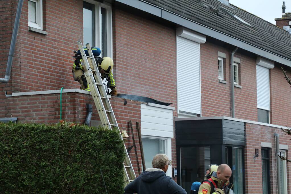 Brand in afzuigkap van woning