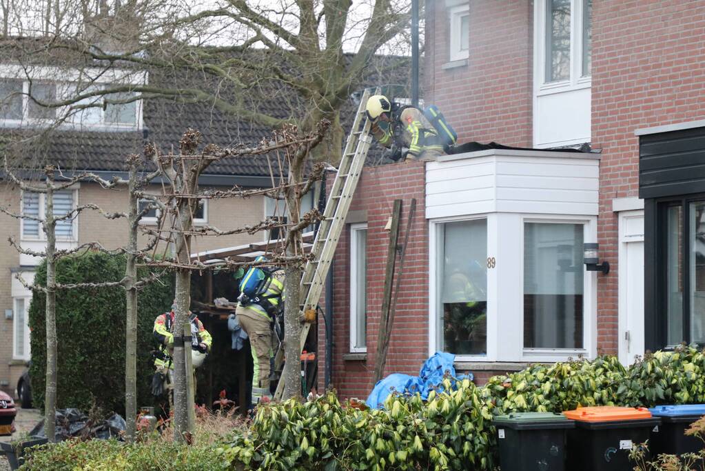 Brand in afzuigkap van woning