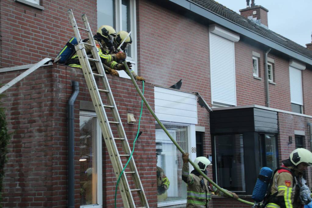 Brand in afzuigkap van woning