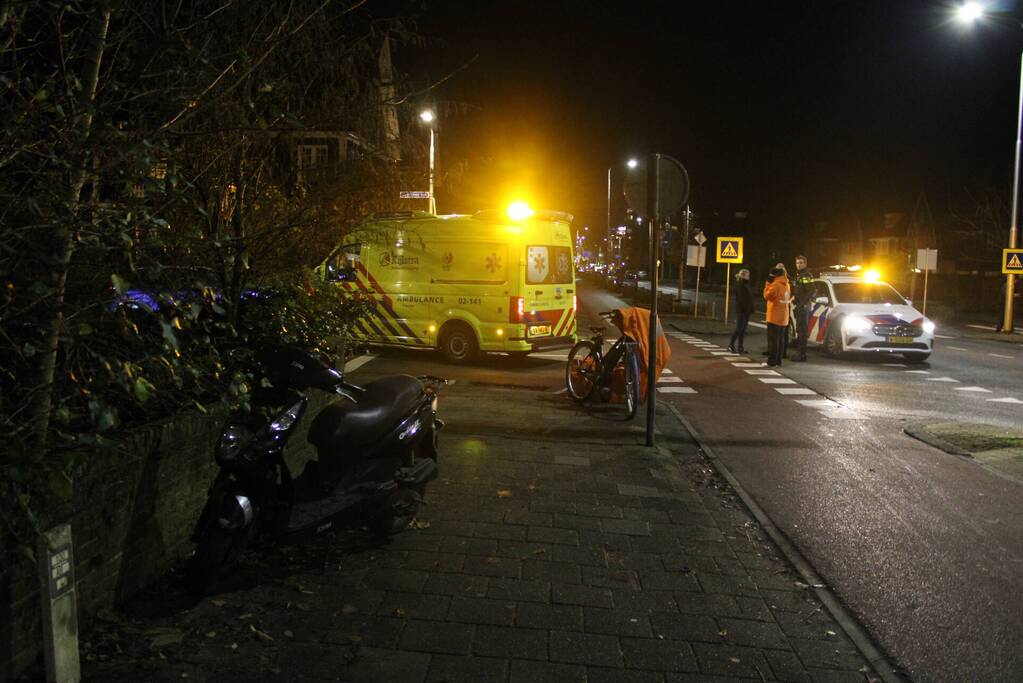 Scooterrijder gaat onderuit en raakt gewond