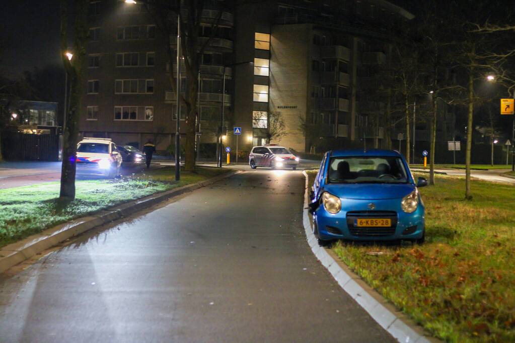 Bestuurster laat auto achter na botsing