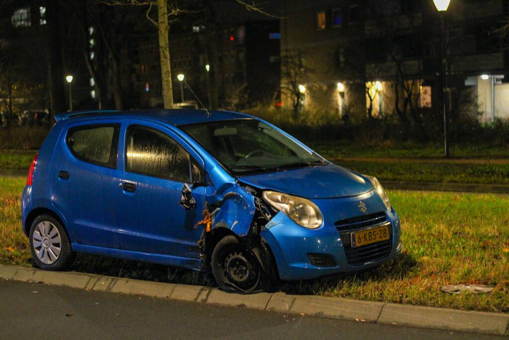 Bestuurster laat auto achter na botsing