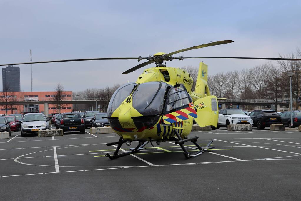 Traumahelikopter lifeliner 5 landt bij Flevoziekenhuis