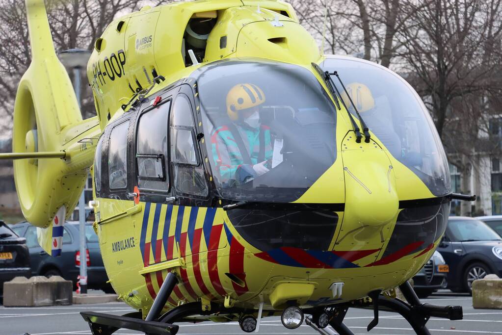 Traumahelikopter lifeliner 5 landt bij Flevoziekenhuis