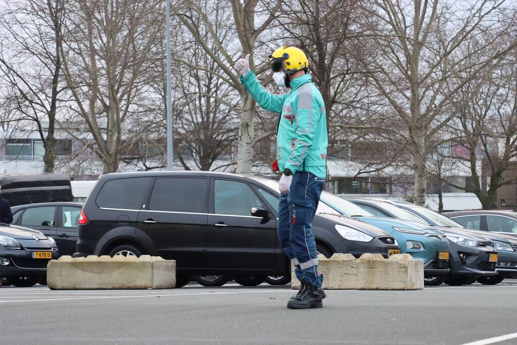 Traumahelikopter lifeliner 5 landt bij Flevoziekenhuis
