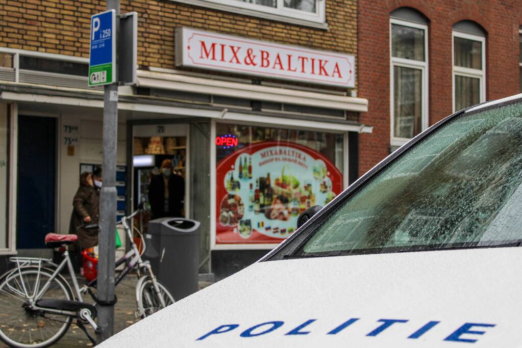 Jongeman gevlucht na overval op supermarkt