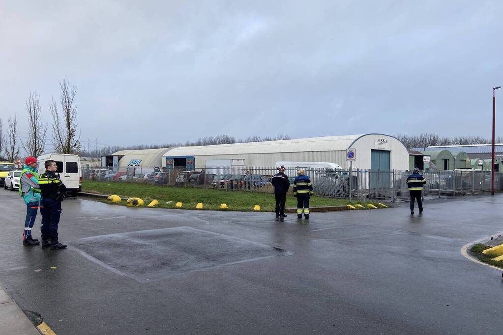 Veel rook bij grote brand in autosloperij