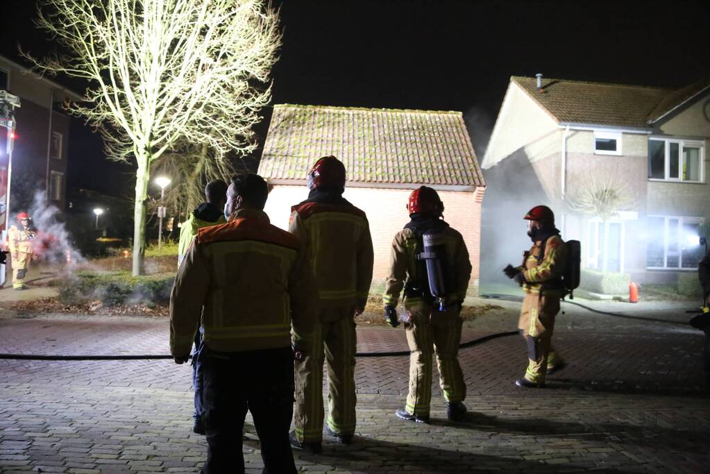Brand in elektrahuis, huishoudens geen stroom